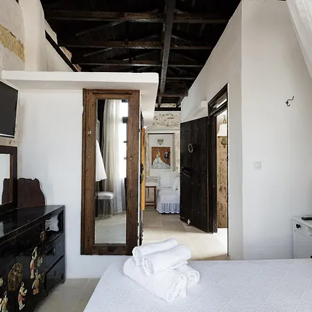 Antonia's House - Old Town בית אירוח